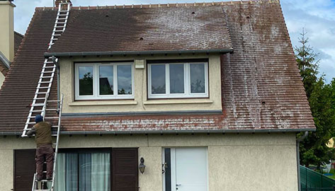 Nettoyage et démoussage de toiture à Sannois (95110) dans le Val d'Oise.